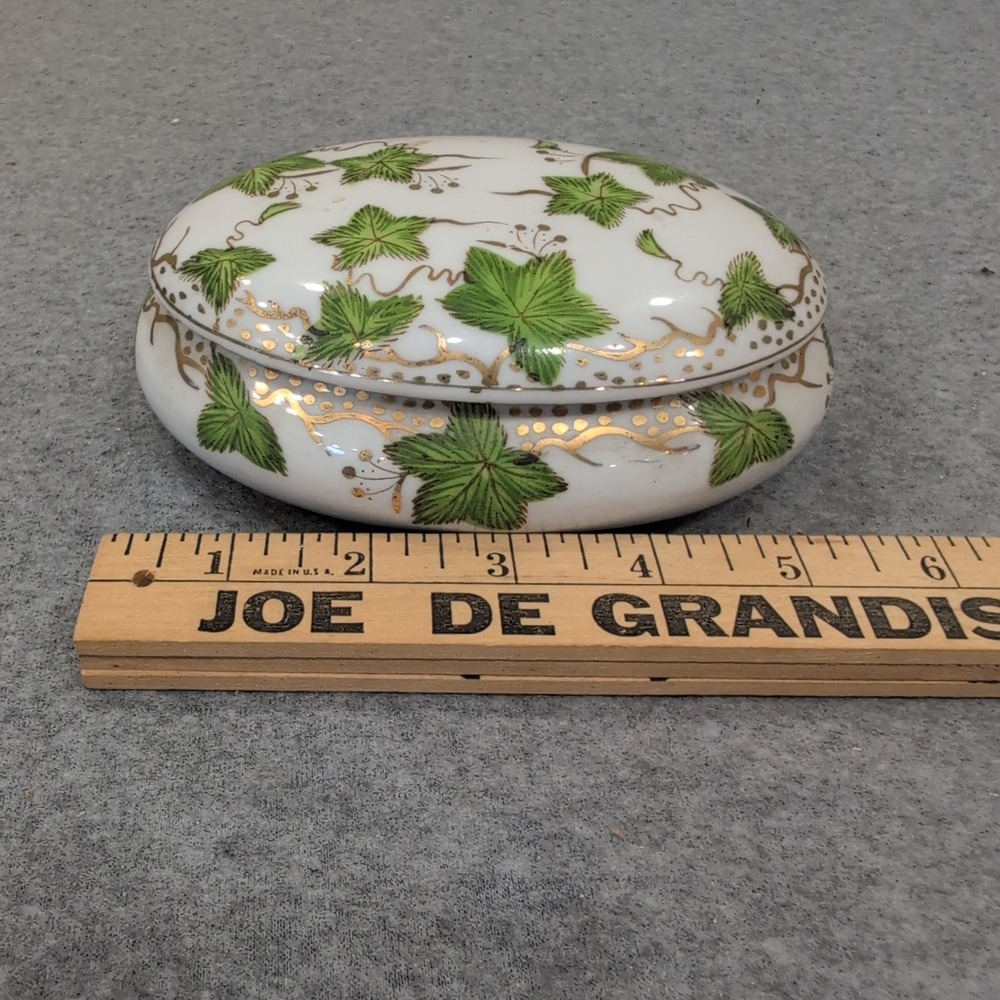 Paulux China Japan Oval Trinket Box Green Leaf Gold Gilt Porcelain White - Picture 3 of 8